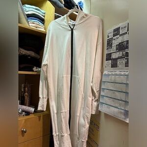 Sup up hoodie dress, gorgeous and comfortable for any day.